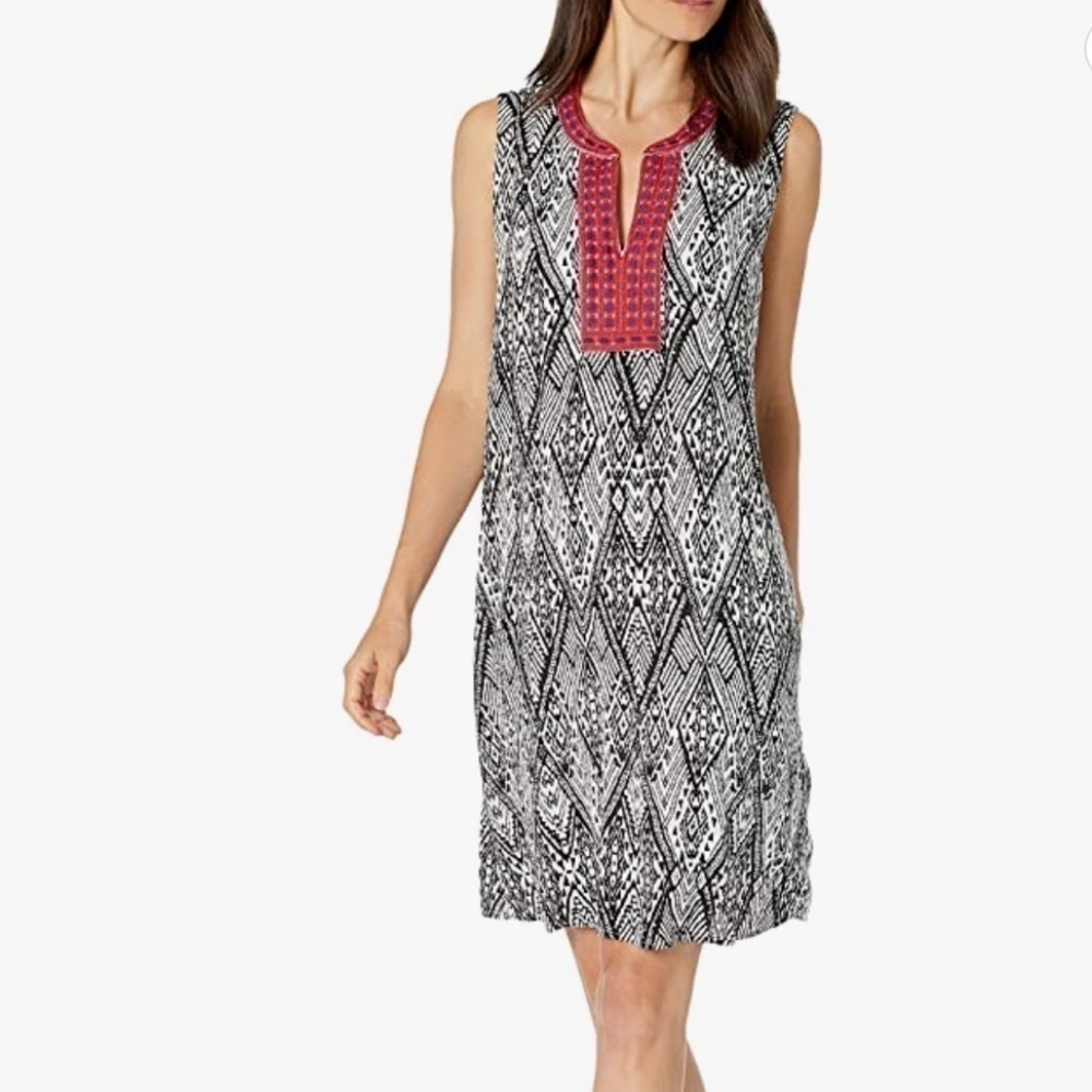 EUC Tribal Embroidered V Neck Multi Print Shift Dress Size Small